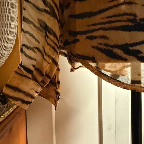 Forever 21 Tiger Print Sheer Button Up Blouse Long Sleeve Size S - Picture 8 of 10